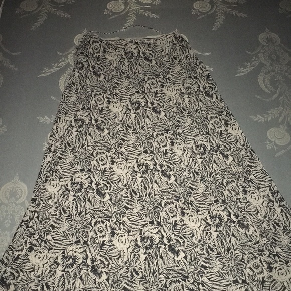 Beautiful long skirt sz M - Picture 1 of 2